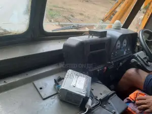 Ashok-Leyland Tipper 2016 Lorry (Used)
