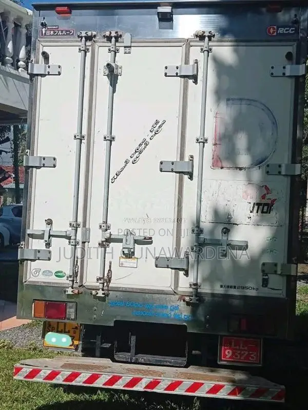 Isuzu Freezer 2011 Lorry (Used)