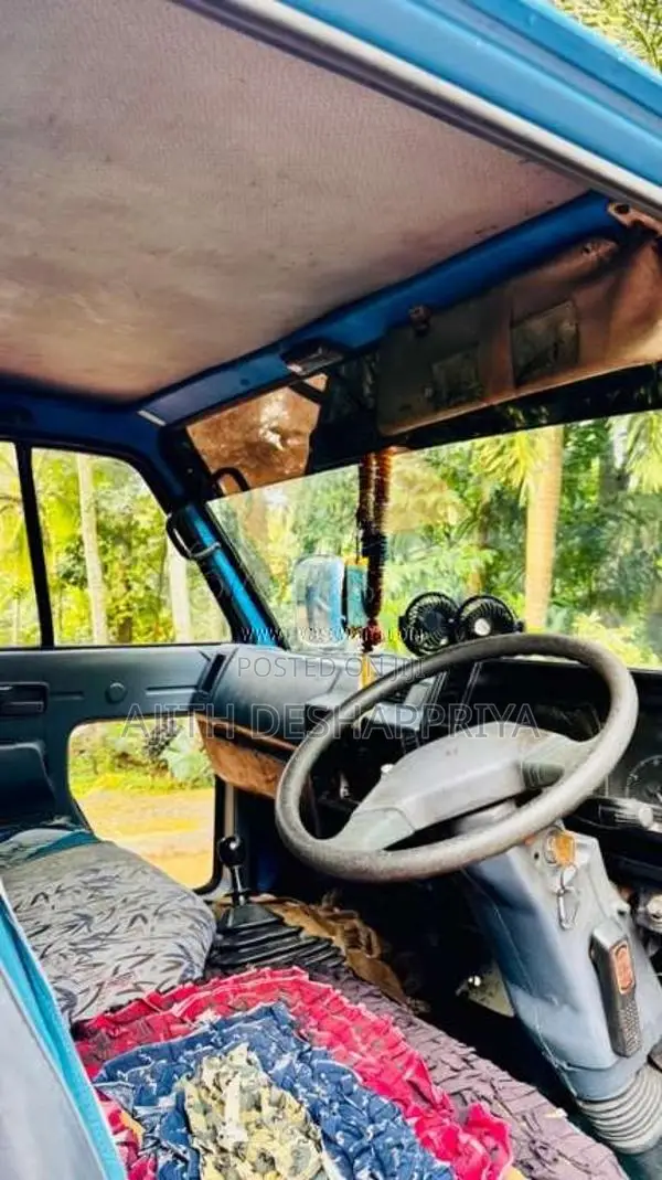 Isuzu NKR 1976 Lorry (Used)