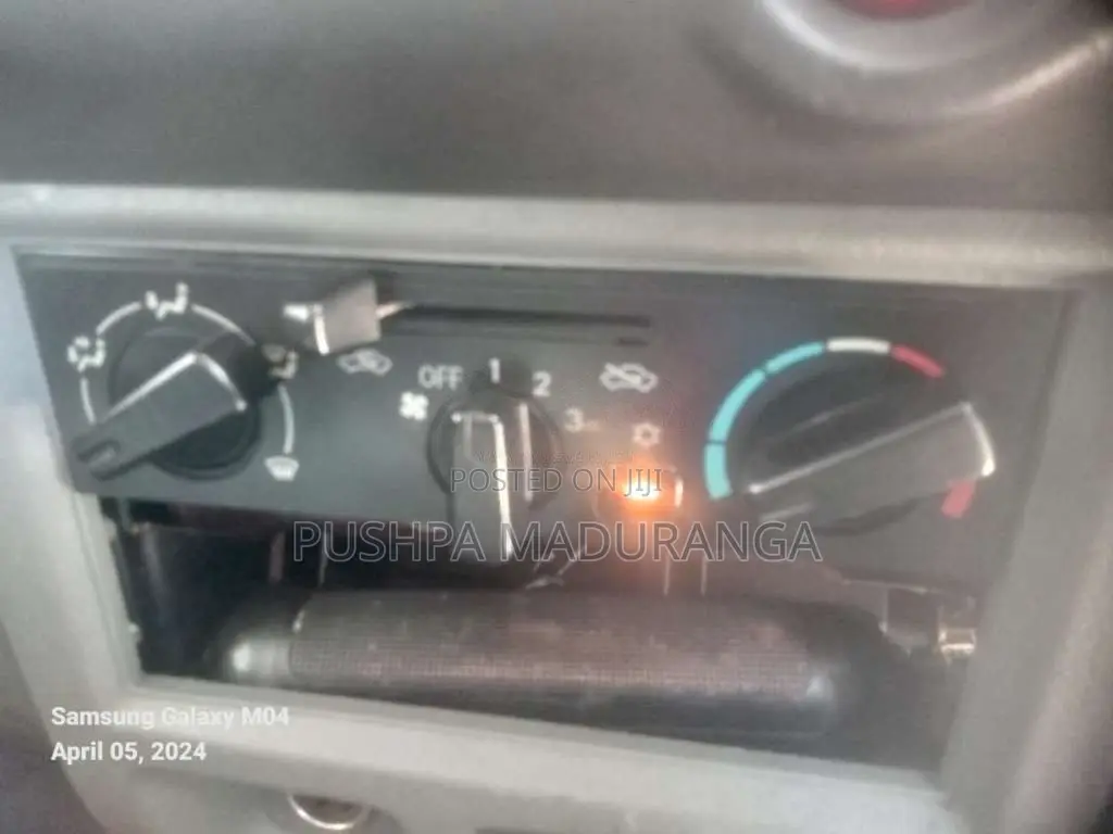 Mitsubishi MiniCab 2002 Lorry (Used)