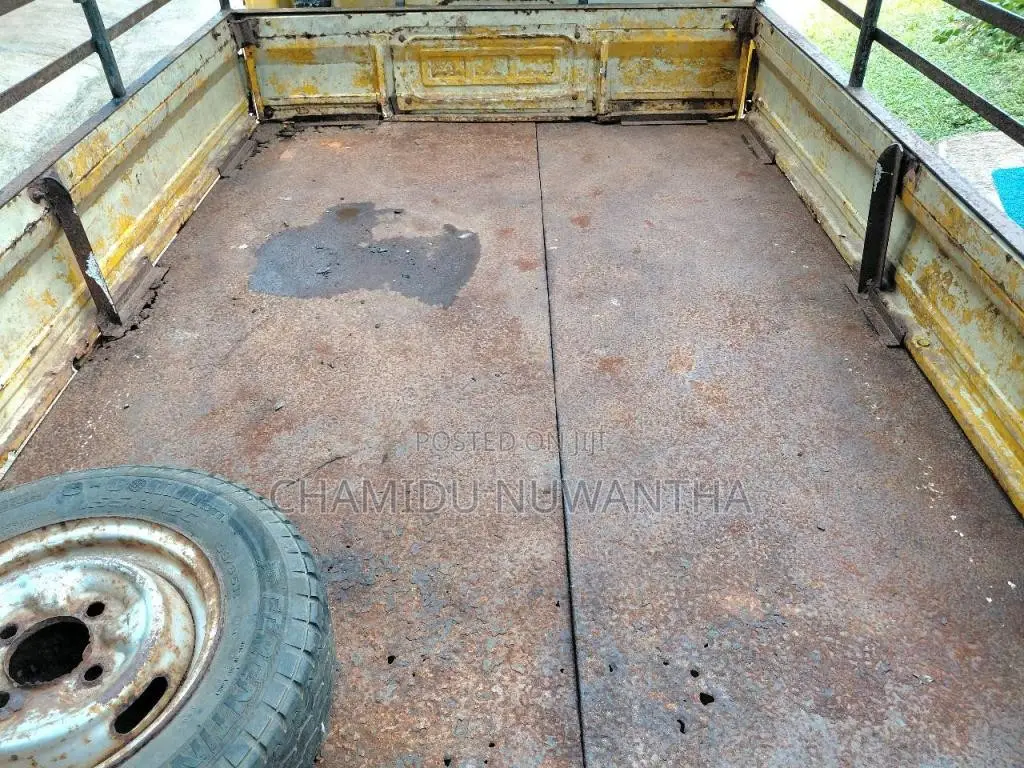 Tata Dimo Batta 2010 Lorry (Used)