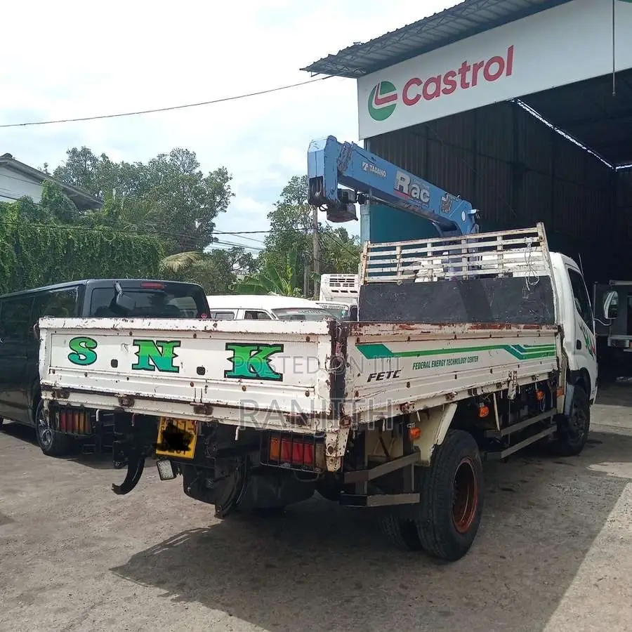 Toyota Dyna Boom Truck 2003 Lorry (Used)