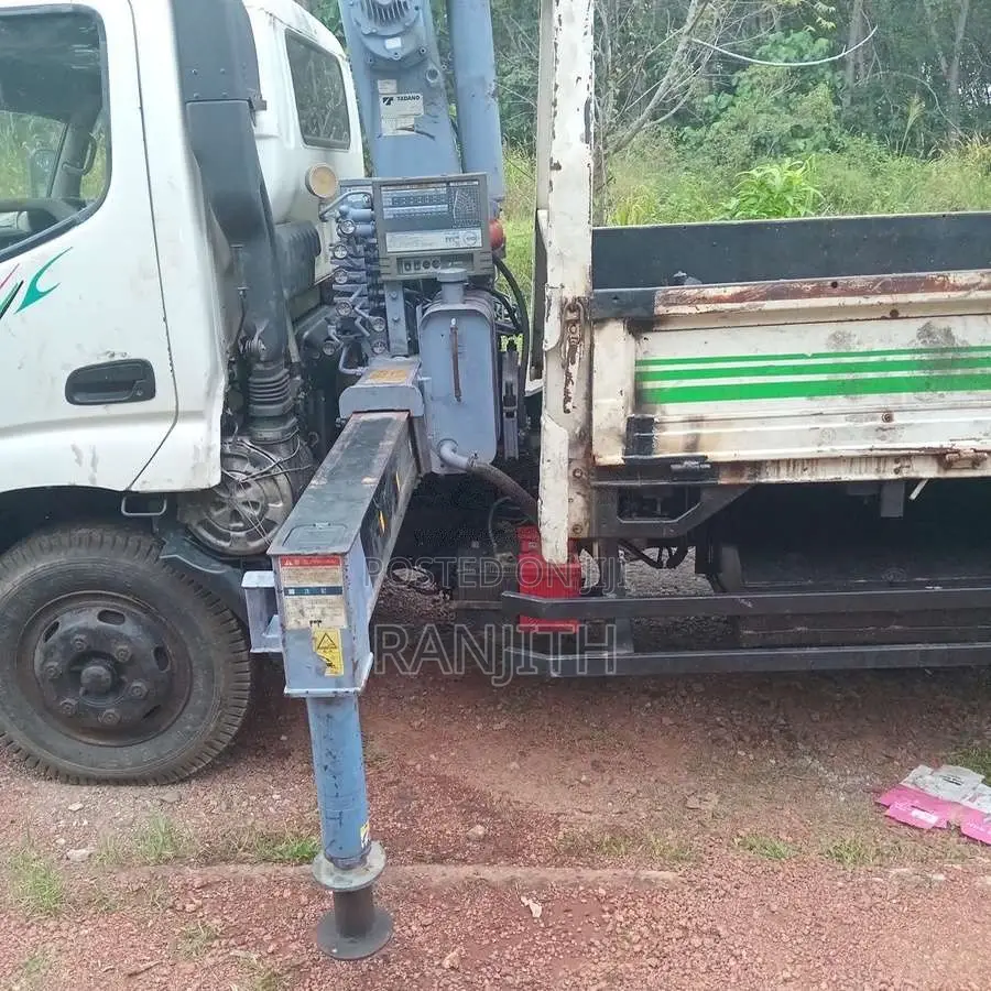 Toyota Dyna Boom Truck 2003 Lorry (Used)