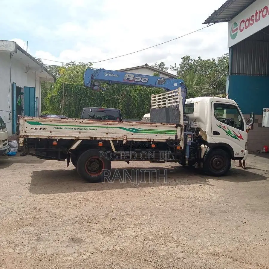 Toyota Dyna Boom Truck 2003 Lorry (Used)