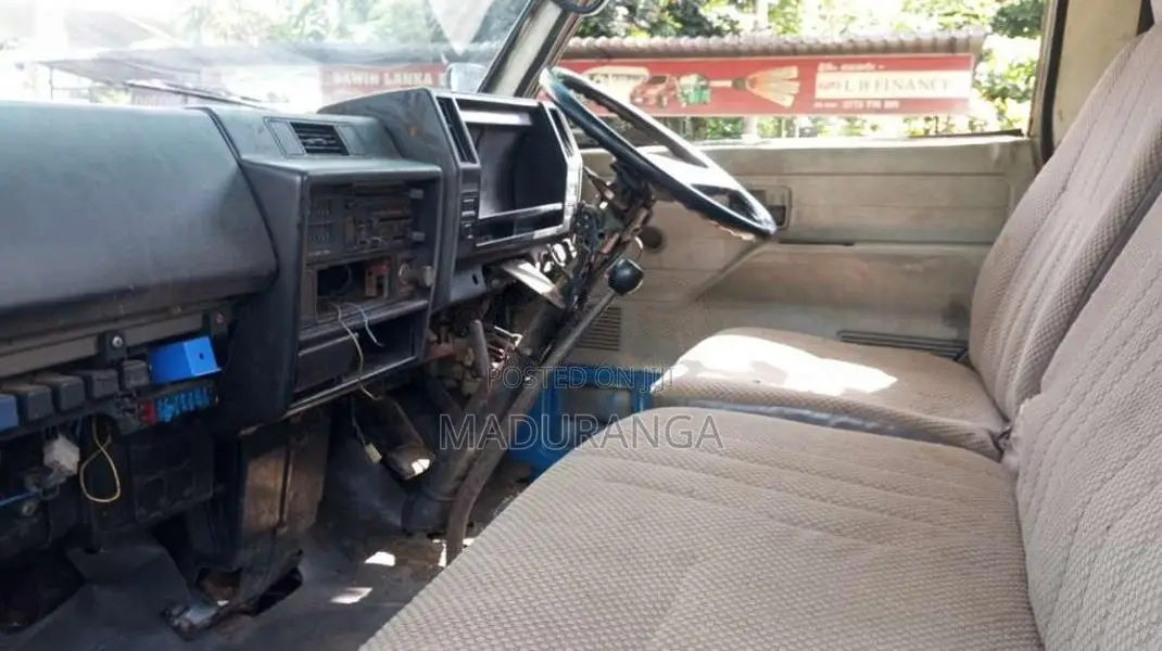 Isuzu ELF 1974 Lorry (Used)