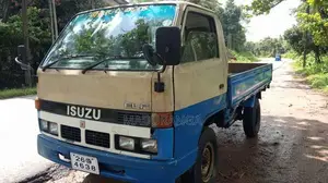 Isuzu ELF 1974 Lorry (Used)