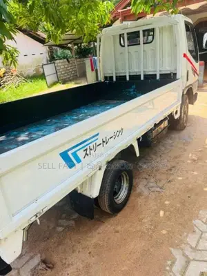 Mitsubishi CANTER 2002 Lorry (Used)