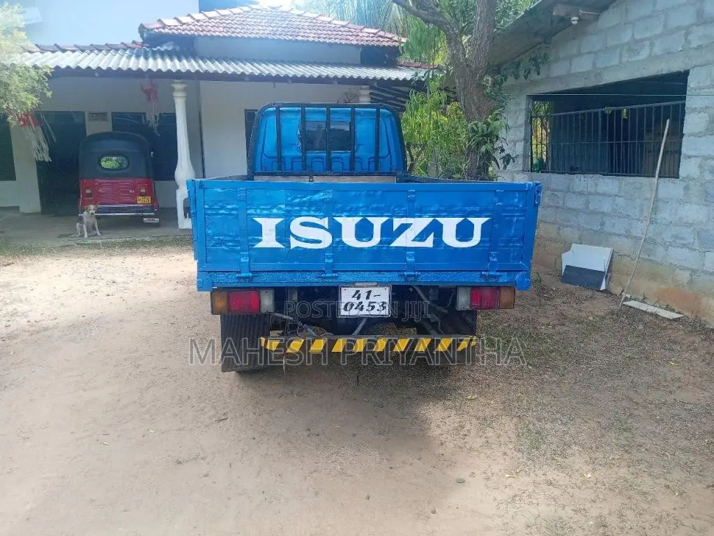 Isuzu ELF 1980 Lorry (Used)