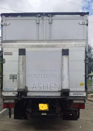 Isuzu Forward 2010 Lorry (Used)