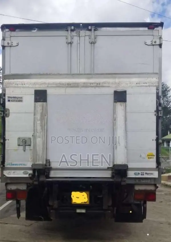 Isuzu Forward 2010 Lorry (Used)