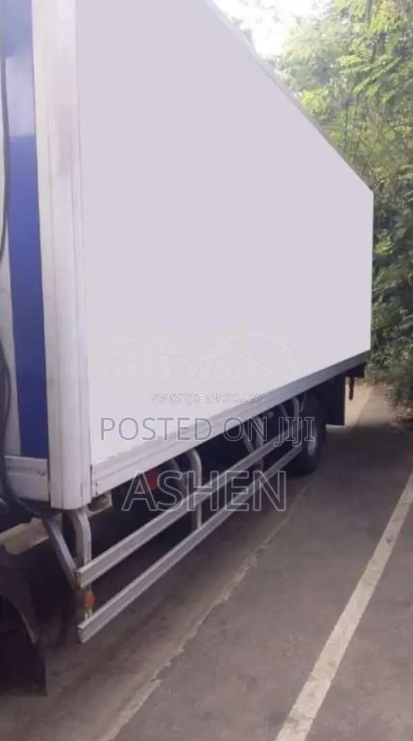 Isuzu Forward 2010 Lorry (Used)