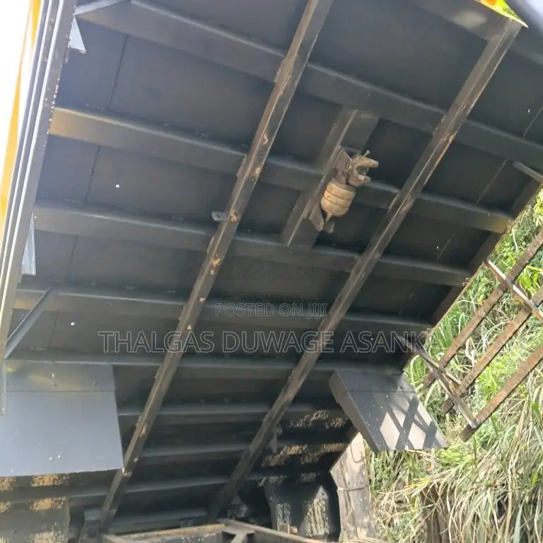 Ashok-Leyland Tipper 2011 Lorry (Used)