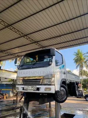 Mitsubishi Canter 10.5 2005 Lorry (Used)