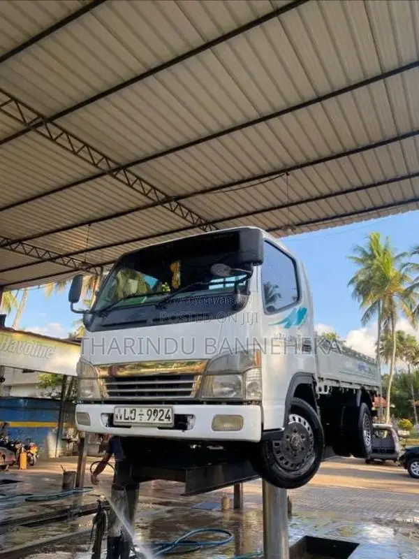 Mitsubishi Canter 10.5 2005 Lorry (Used)