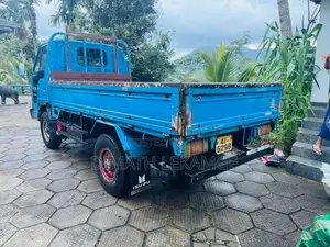 Isuzu ELF 250 Single Wheel 1982 Lorry (Used)