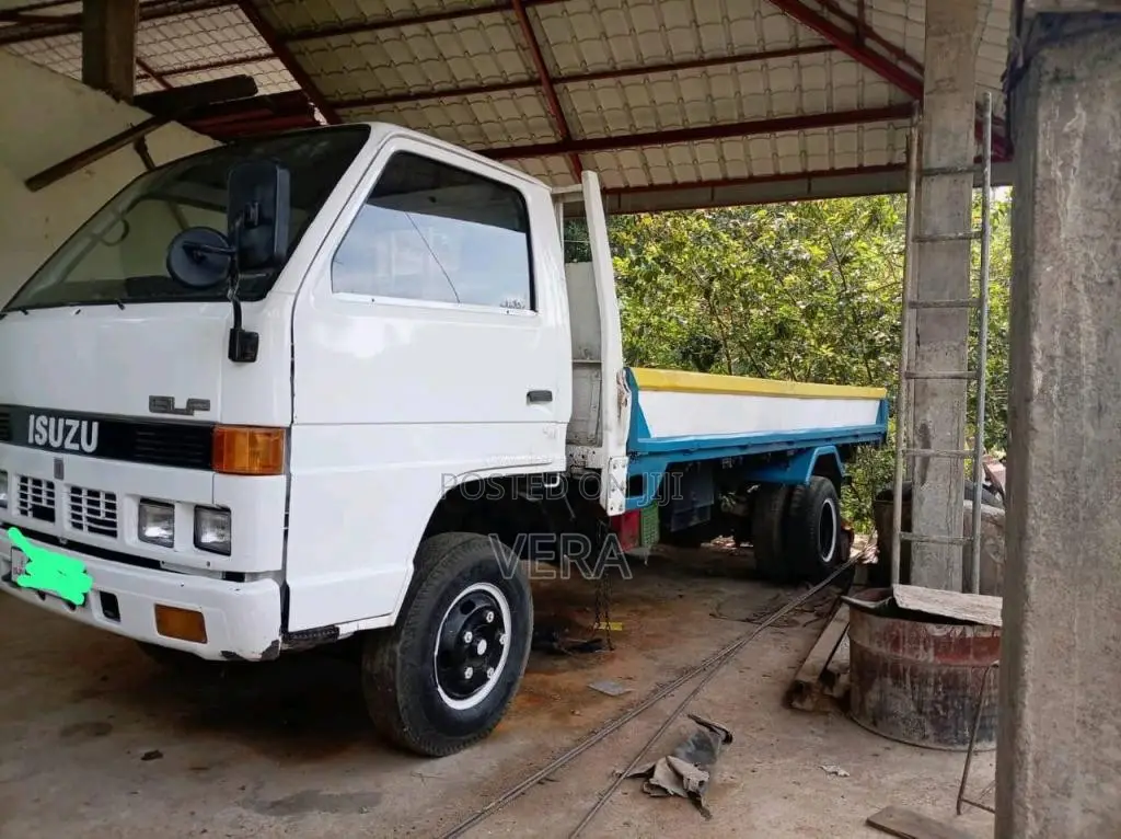 Isuzu NKR 1985 Lorry (Used)