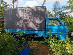 Isuzu ELF 1984 Lorry (Used)