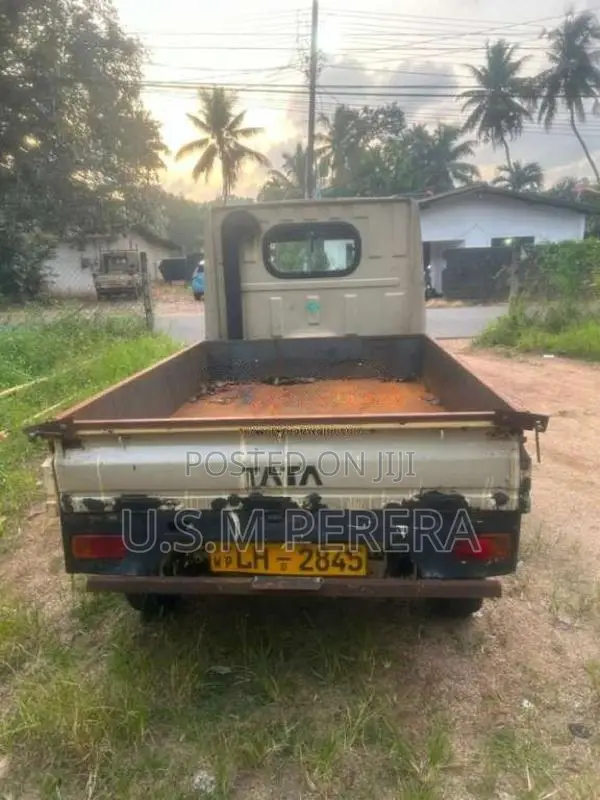 Tata Dimo Batta 2010 Lorry (Used)