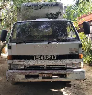 Isuzu NPR 1988 Lorry (Used)