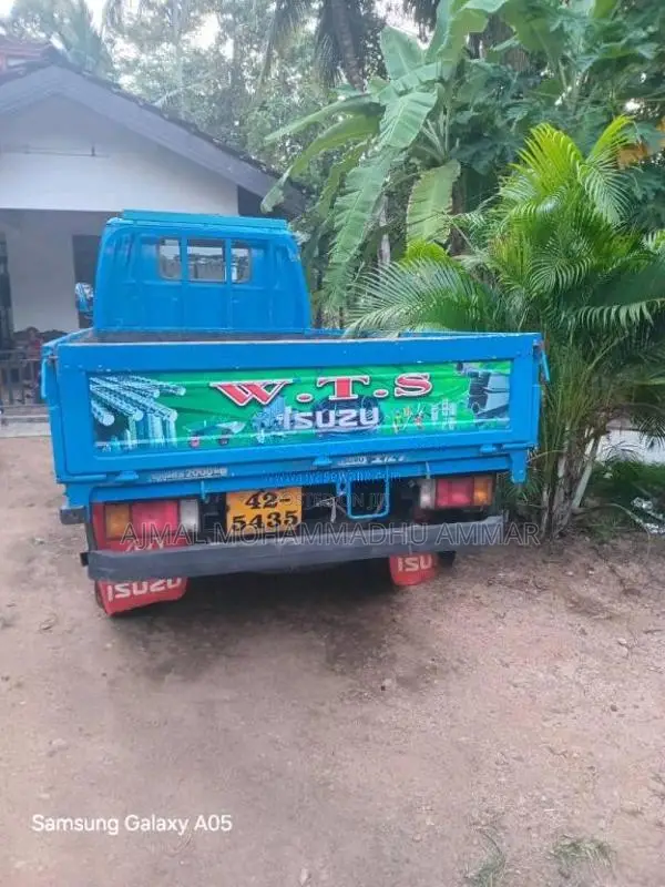 Isuzu ELF 1987 Lorry (Used)