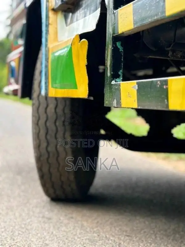 Ashok-Leyland Comet Super 2004 Lorry (Used)