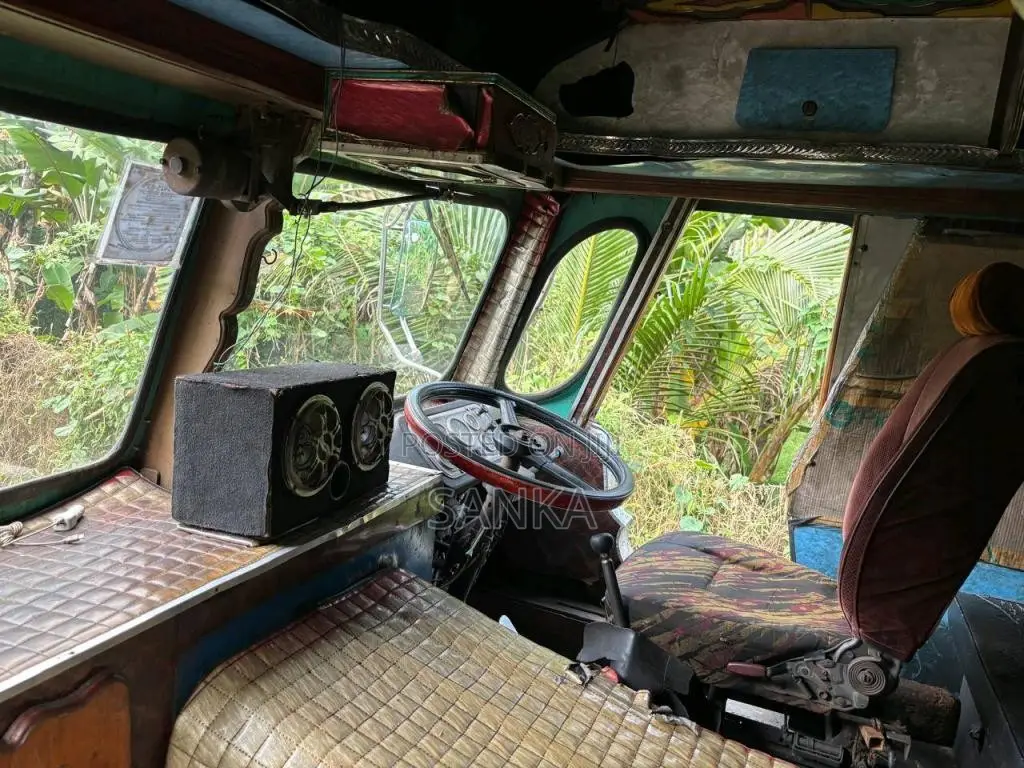 Ashok-Leyland Comet Super 2004 Lorry (Used)