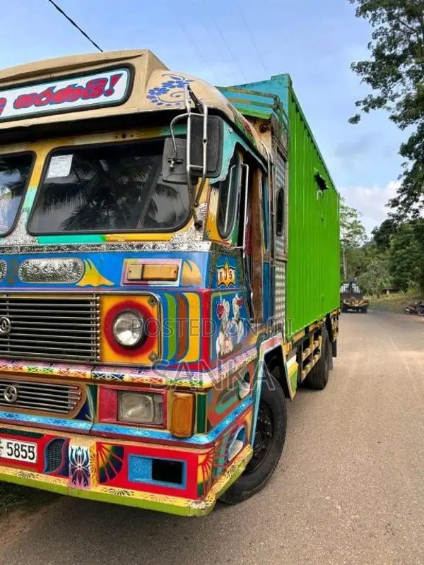 Ashok-Leyland Comet Super 2004 Lorry (Used)