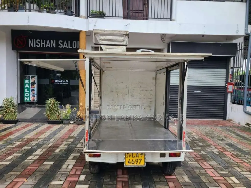 Daihatsu Hijet Bakery Body 2003 Lorry (Used)