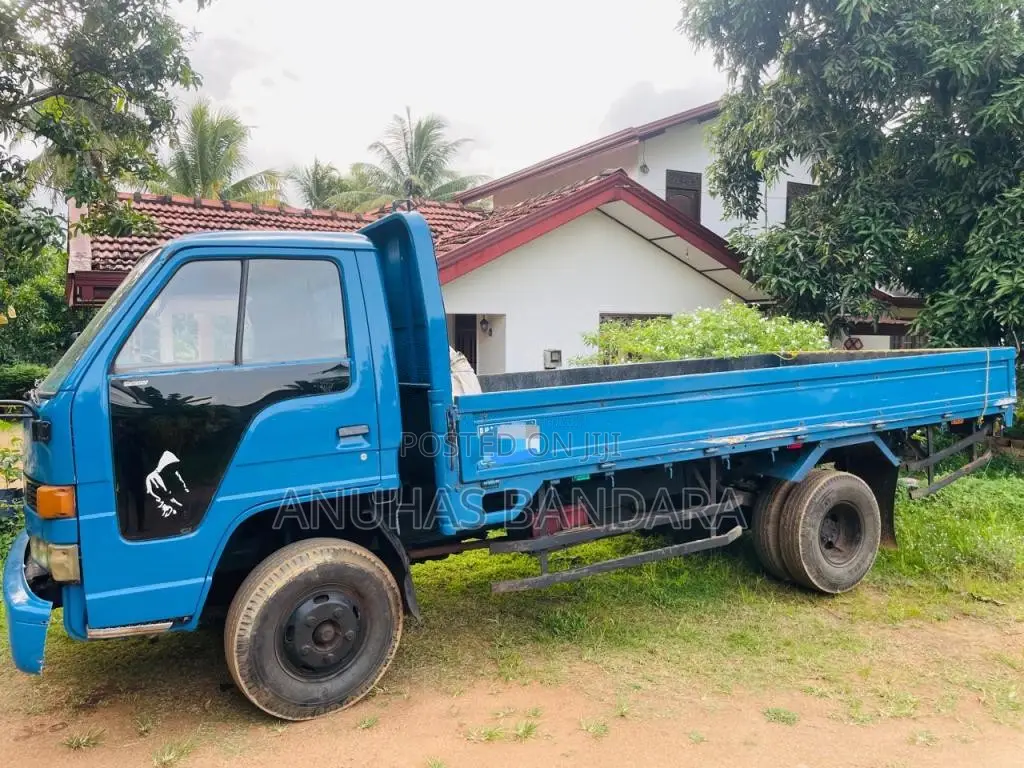 Isuzu ELF 1981 Lorry (Used)