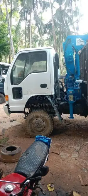 Isuzu Boom Truck 2000 Lorry (Used)
