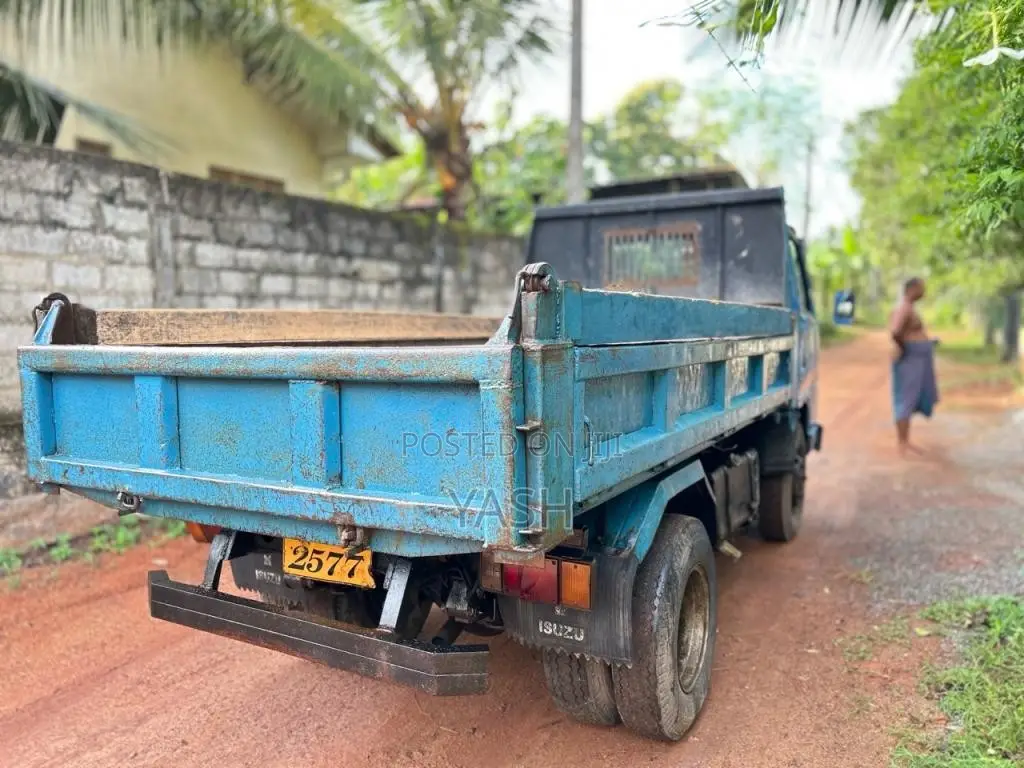 Isuzu Tipper 1981 Lorry (Used)
