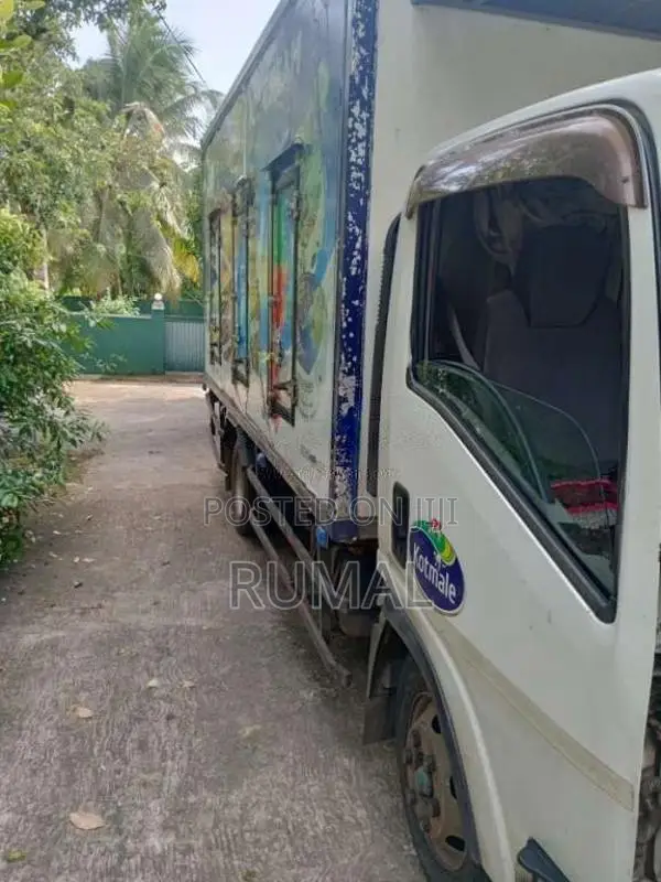 Isuzu ELF 2012 Lorry (Used)
