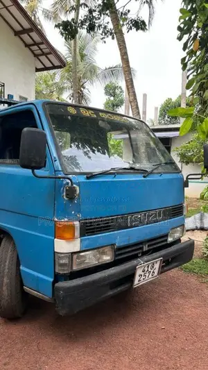 Isuzu ELF 1982 Lorry (Used)