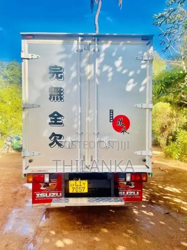 Isuzu 10.5FT 2011 Lorry (Used)