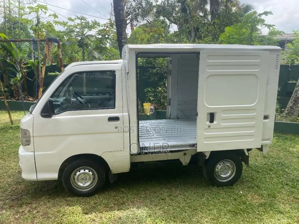 Daihatsu Hijet 2002 Lorry (Used)
