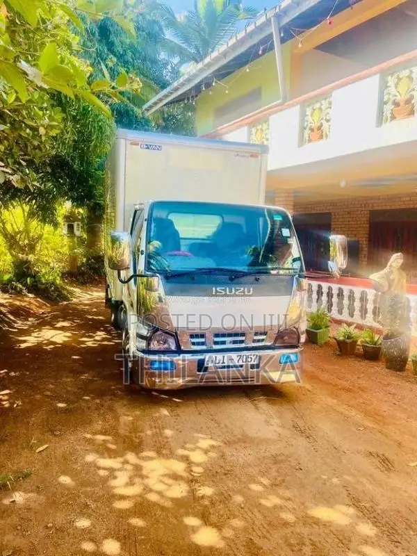 Isuzu 10.5FT 2011 Lorry (Used)