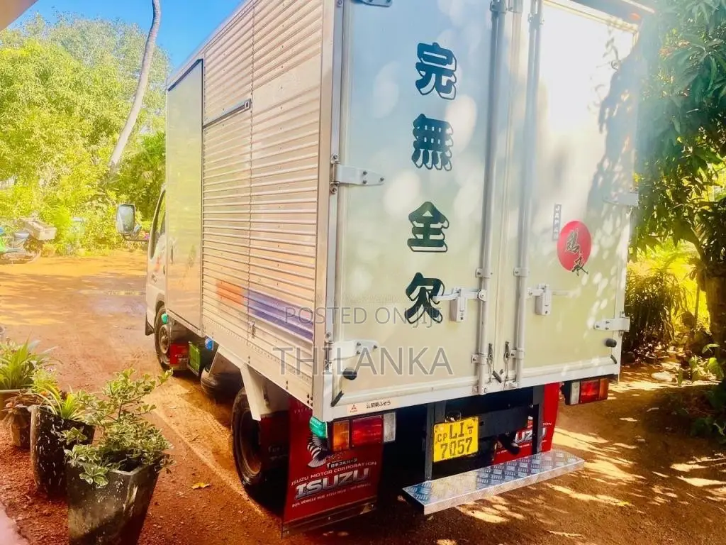 Isuzu 10.5FT 2011 Lorry (Used)