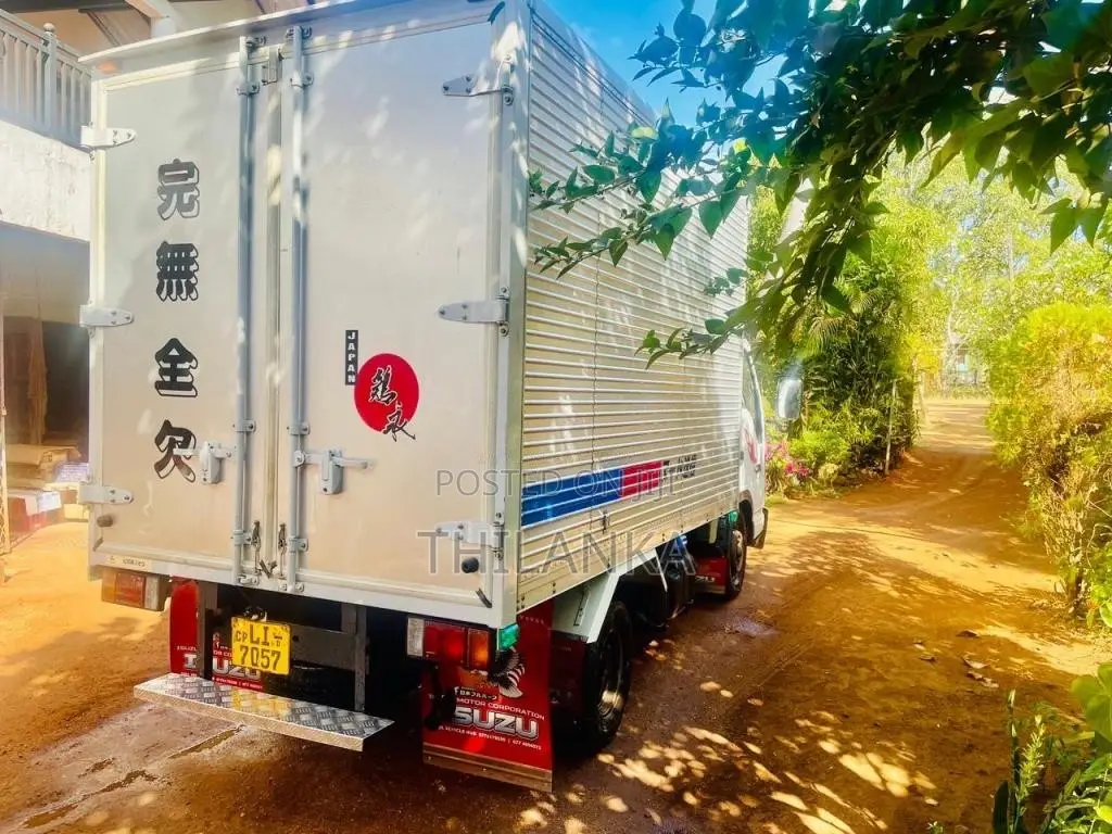 Isuzu 10.5FT 2011 Lorry (Used)