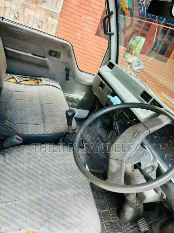 Mitsubishi CANTER 1987 Lorry (Used)