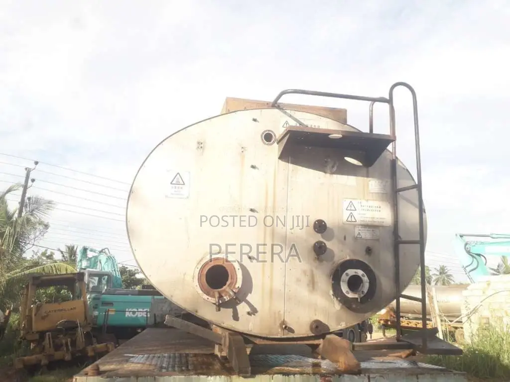 Mitsubishi Bowser 2020 Lorry (Used)