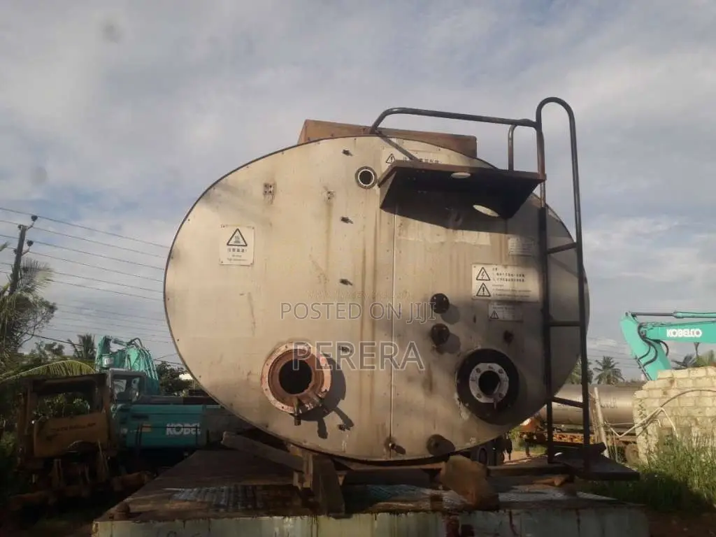 Mitsubishi Bowser 2020 Lorry (Used)