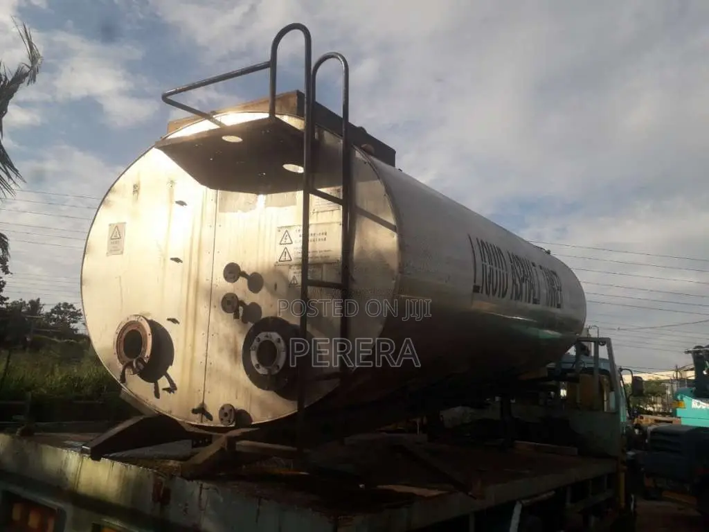 Mitsubishi Bowser 2020 Lorry (Used)