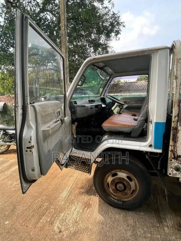 Mitsubishi Canter 1990 Lorry (Used)