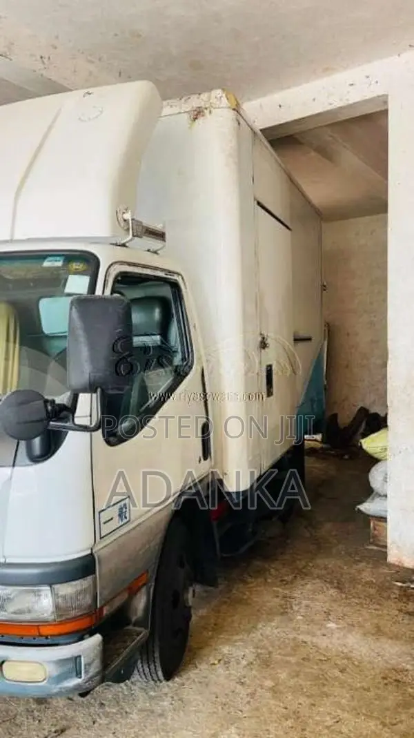 Mitsubishi Canter 2000 Lorry (Used)