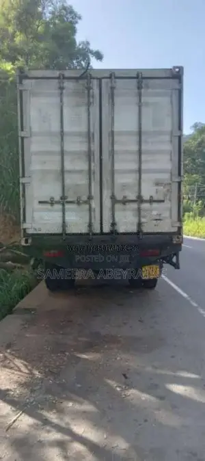 Ashok-Leyland Comet Super 2004 Lorry (Used)