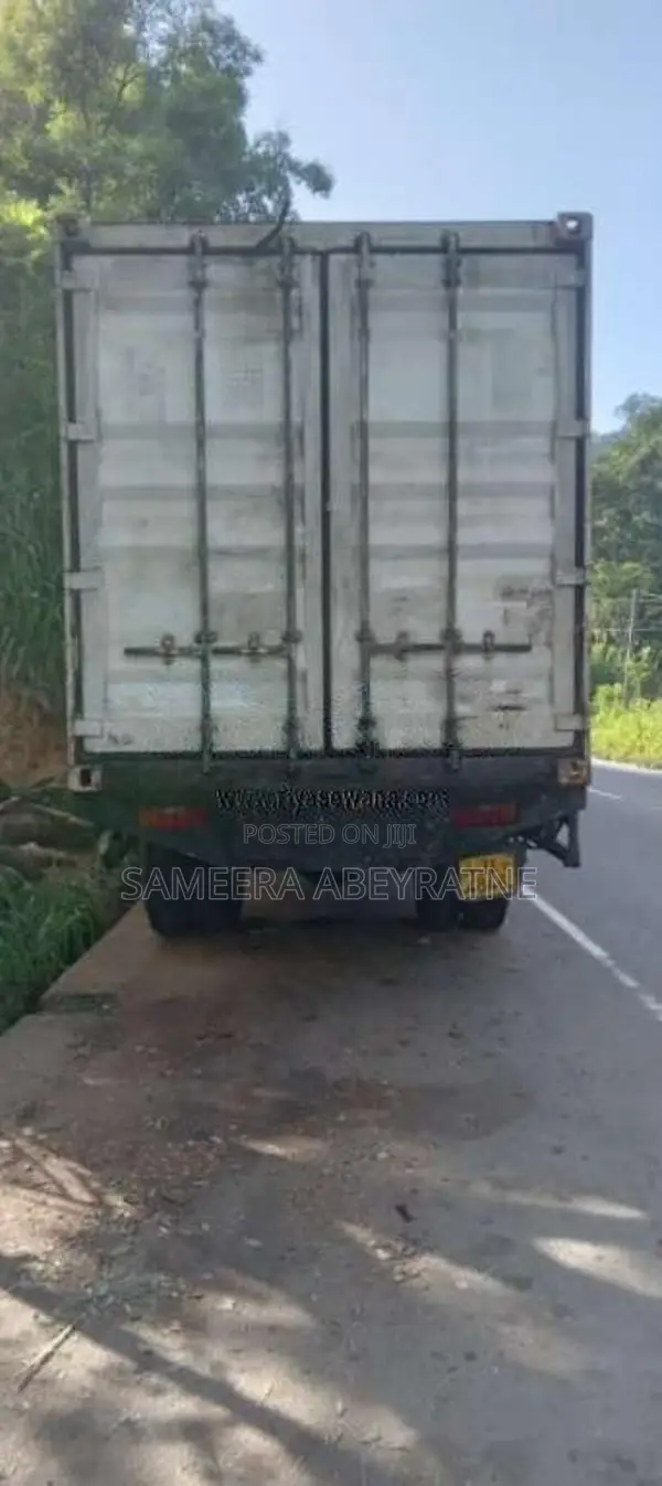 Ashok-Leyland Comet Super 2004 Lorry (Used)