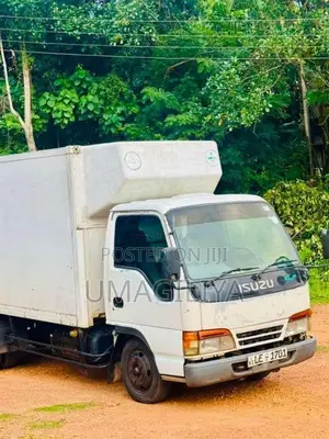 Isuzu NKR 14.5 Feet 2002 Lorry (Used)