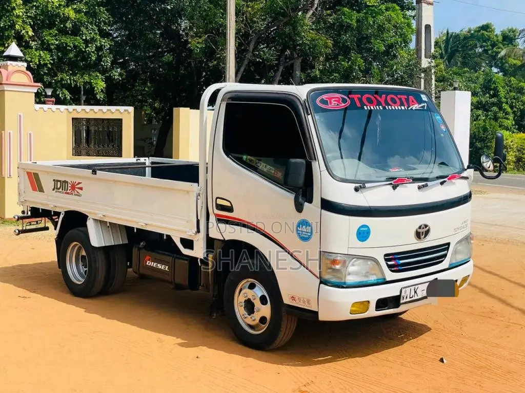 Toyota Dyna 2010 Lorry (Used)