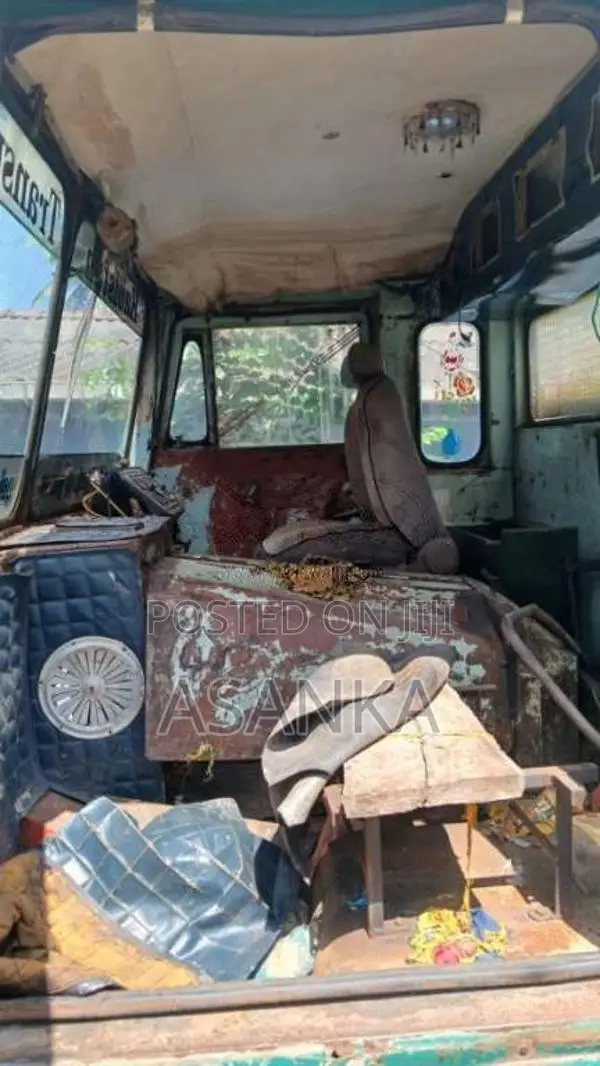 Ashok-Leyland Comet Super 1998 Lorry (Used)