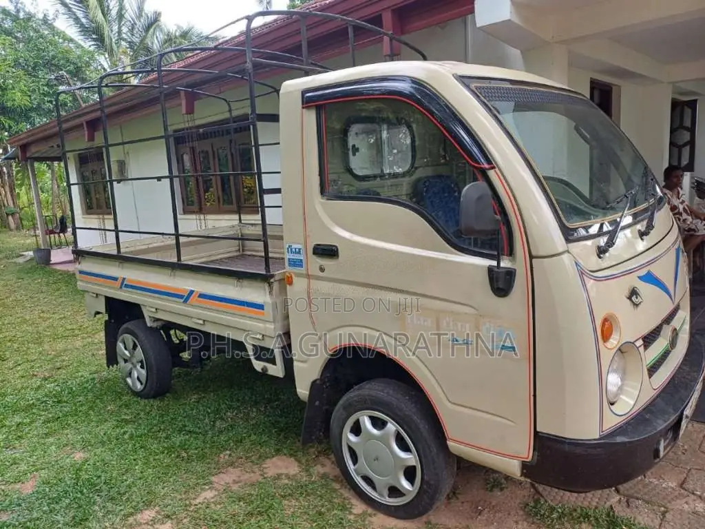 Tata Dimo Batta 2010 Lorry (Used)